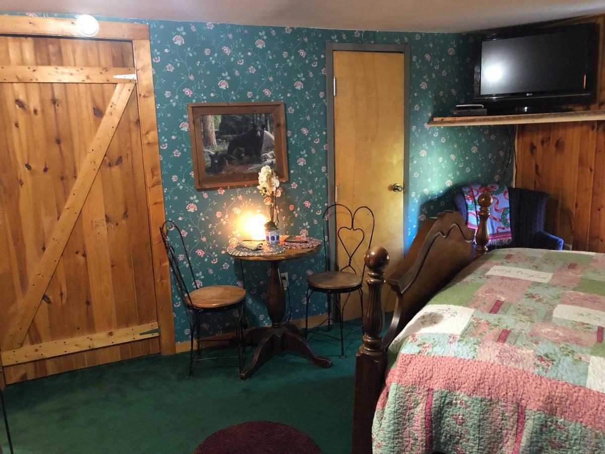 Smokies Bed And Breakfast - Evergreen Cottage Inn Пиджен Фордж Екстериор снимка